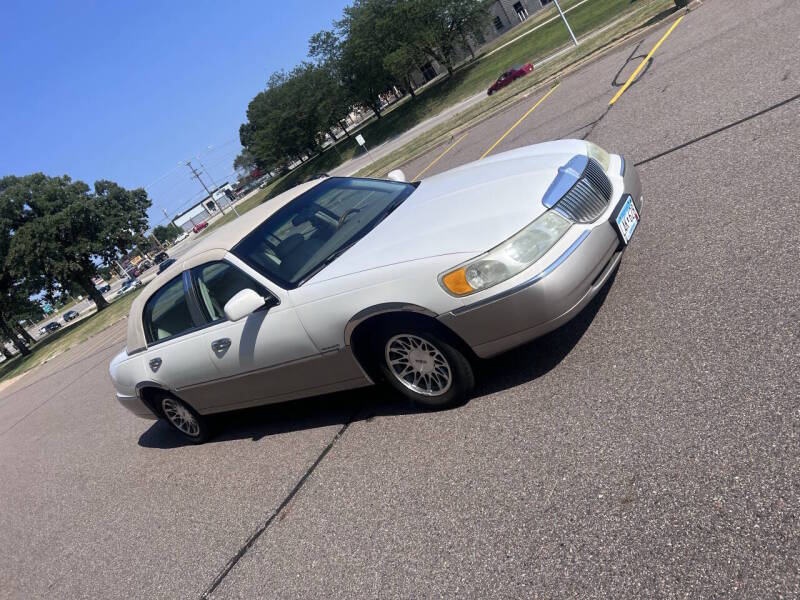 lincoln town car 2002 1LNHM82W82Y653392 image lincoln town car 2002 1LNHM82W82Y653392 image